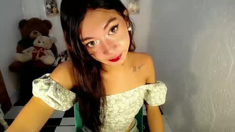 Snapshot of asianbarbie05 chatting on December 17, 10:32 pm SOFIA online show from December 17, 10:32 pm