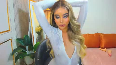 Snapshot of asiandiamond69 chatting on September 17, 10:48 pm elizabeth arden online show from September 17, 10:48 pm