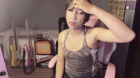 Snapshot of asianfemboycd chatting on February 22, 6:52 pm Emi online show from February 22, 6:52 pm