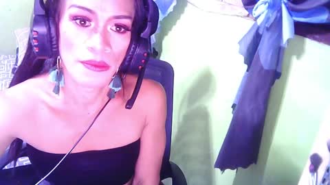 Snapshot of asiangoddezzts chatting on January 7, 4:37 pm Miss Audrey L Monel online show from January 7, 4:37 pm