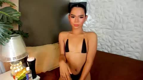 Snapshot of asianpetiteprincess chatting on October 18, 7:50 pm asianpetiteprincess online show from October 18, 7:50 pm