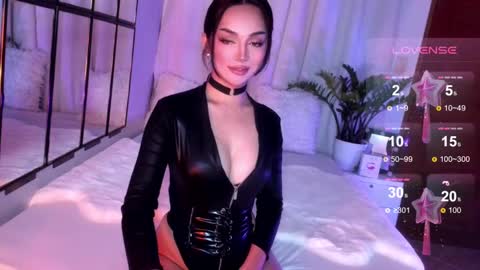 Miss Nia online show from December 16, 7:43 pm