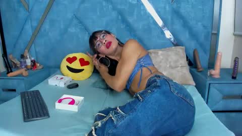 Monii Yi online show from March 28, 2:35 am