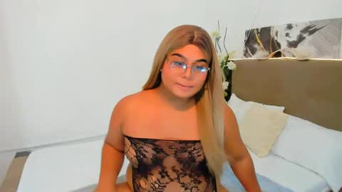 AYESHA online show from April 4, 8:18 pm