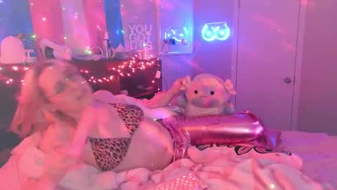 Snapshot of bambibimbosparkles chatting on February 14, 8:05 pm Bambi Sparkles TS online show from February 14, 8:05 pm