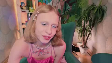 Snapshot of barbie_richy chatting on October 19, 7:12 am barbie_richy online show from October 19, 7:12 am