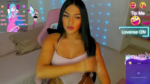 Snapshot of bella_cute2 chatting on January 24, 7:30 am Your babe online show from January 24, 7:30 am