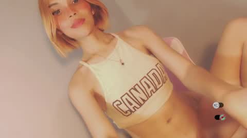 Snapshot of bella_tara chatting on December 27, 1:50 pm Bella online show from December 27, 1:50 pm