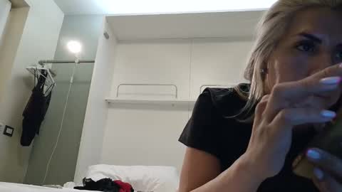 berechucky online show from April 4, 7:12 pm