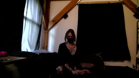 Betsy online show from June 12, 10:31 pm