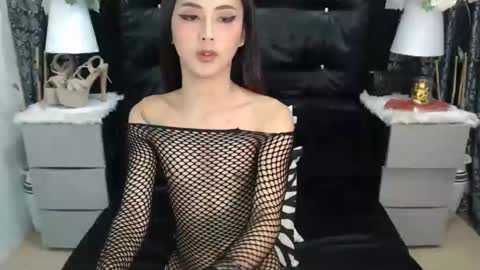 HOLLY online show from February 19, 2:13 pm