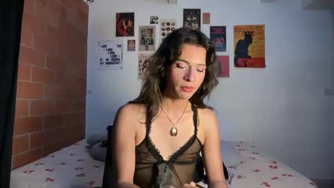 Bella Bloom ts online show from October 25, 4:40 am