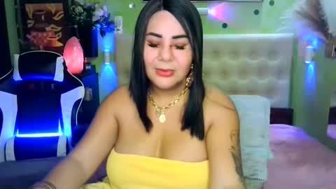 Snapshot of boobsylicious69 chatting on October 2, 1:06 am Miles online show from October 2, 1:06 am