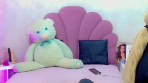 BRIANA online show from March 22, 8:30 am