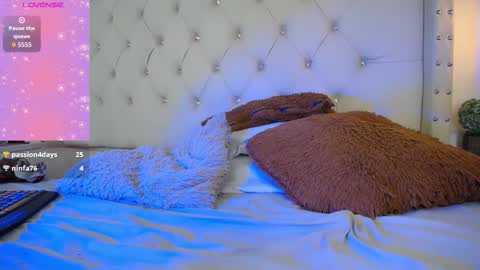 bycandy_ online show from December 3, 2:54 pm