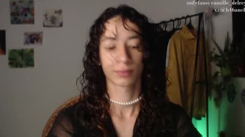 Snapshot of camille_delrey chatting on February 4, 10:32 am Camille online show from February 4, 10:32 am