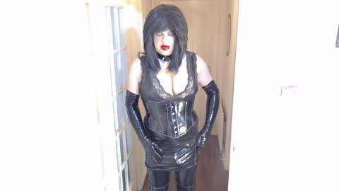 candi smokes online show from April 10, 1:28 pm