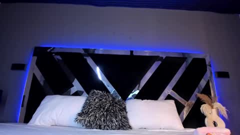 candyluxury_ online show from February 15, 7:28 pm