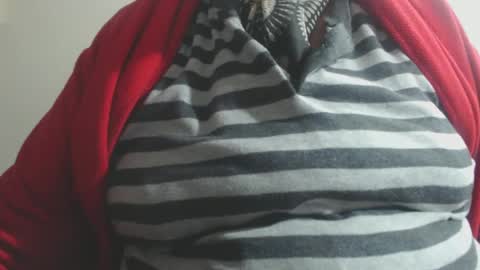 Snapshot of capitanfuturo44 chatting on February 11, 2:57 pm Cinzia ex regina online show from February 11, 2:57 pm