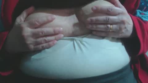 Snapshot of capitanfuturo44 chatting on October 21, 3:13 pm Cinzia ex regina online show from October 21, 3:13 pm