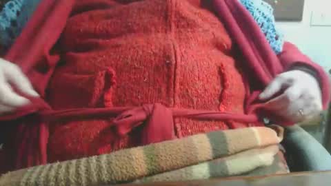 Snapshot of capitanfuturo44 chatting on November 1, 2:25 pm Cinzia ex regina online show from November 1, 2:25 pm