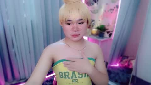 Snapshot of carlo_bigcock69 chatting on September 22, 2:39 am MIKA online show from September 22, 2:39 am