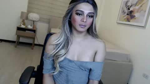 Snapshot of cassandra_delighty chatting on October 4, 5:30 am cassie online show from October 4, 5:30 am