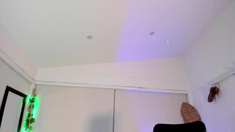 Snapshot of catleya_noire chatting on October 11, 10:56 pm Catleya online show from October 11, 10:56 pm