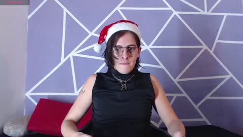 Snapshot of cava_pretty chatting on December 23, 7:38 am cava_pretty online show from December 23, 7:38 am