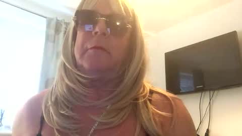 Snapshot of cd_sexy_girlie chatting on October 21, 7:10 am Claire online show from October 21, 7:10 am