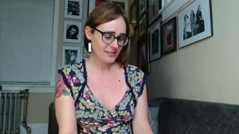 Cecily Saint Claire online show from January 28, 1:05 pm