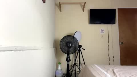 celesteginger online show from December 16, 1:43 pm