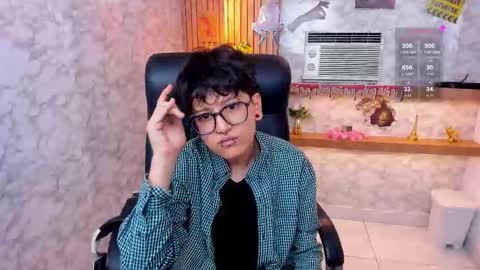 Snapshot of charlietaylor_ chatting on October 19, 12:30 pm Charlie online show from October 19, 12:30 pm