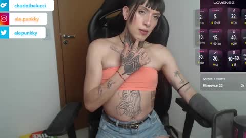 Snapshot of charlotbelucci_ chatting on October 10, 9:27 pm Ale punky online show from October 10, 9:27 pm