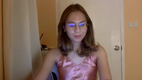 chelly4u69 online show from December 18, 5:24 am