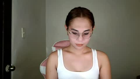 chelly4u69 online show from June 30, 10:26 am