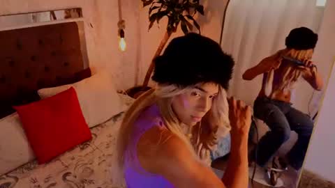 Chloe online show from July 28, 7:39 pm