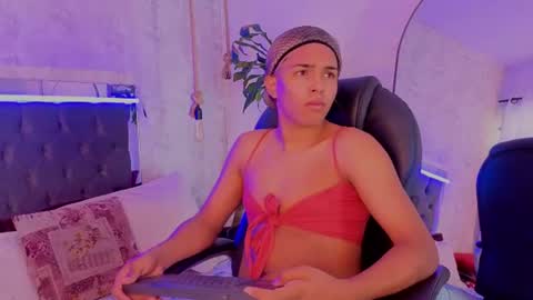 Chloe online show from August 3, 7:09 pm