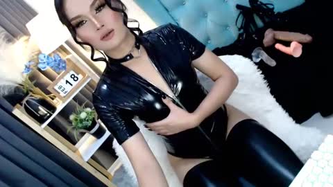 Cleo online show from February 17, 8:15 pm