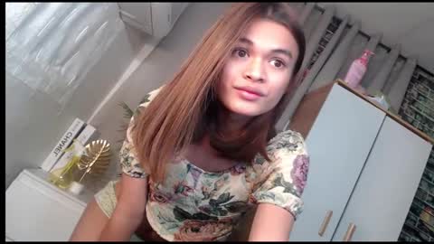 Snapshot of creamy_delilah chatting on October 13, 8:37 am Delilah online show from October 13, 8:37 am