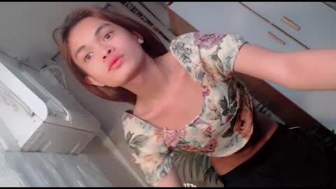 Snapshot of creamy_delilah chatting on October 15, 10:04 am Delilah online show from October 15, 10:04 am