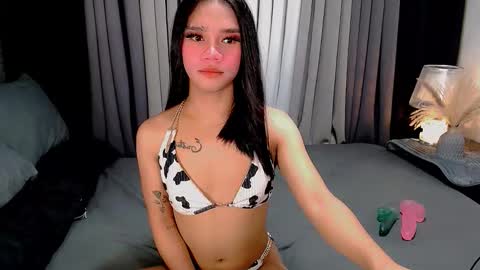 Snapshot of crytastal_lust1212 chatting on October 14, 9:32 am bea takashi online show from October 14, 9:32 am