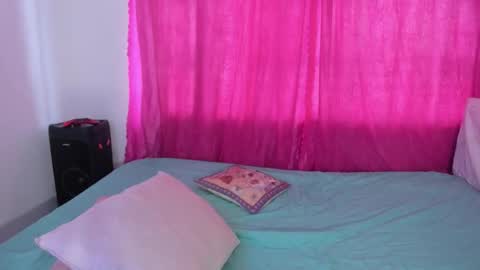 Snapshot of cutenaked_8 chatting on October 19, 1:47 pm Natalie online show from October 19, 1:47 pm