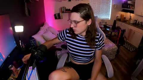 cutiepiescarlett online show from May 18, 12:32 am