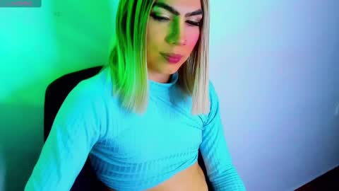 Snapshot of dani_lovet1 chatting on February 10, 7:26 am dani online show from February 10, 7:26 am