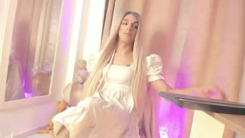 danielamay00 online show from July 12, 9:46 am