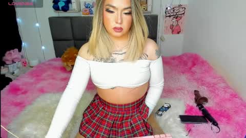 dannia_13 online show from May 12, 12:52 am