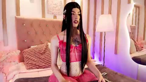 Daphne Velmont  online show from June 13, 5:29 am