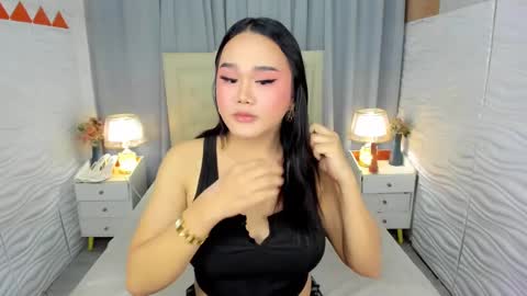 Tyra Colins online show from December 22, 1:34 am