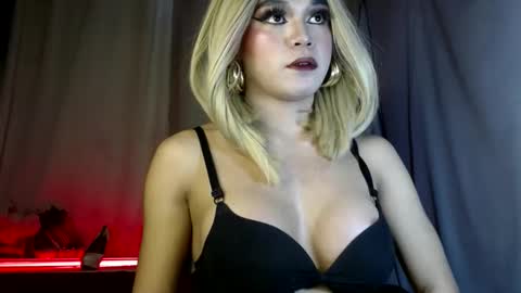 Snapshot of deliouscum chatting on March 9, 11:25 pm Margie online show from March 9, 11:25 pm